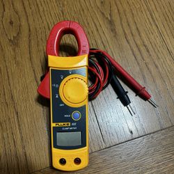 Fluke 322 Clamp Meter 