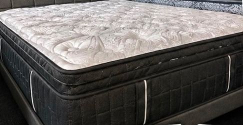 🌟Free delivery! Brand New in Plastic King size Pillow-Top 14 inches Thick Mattress