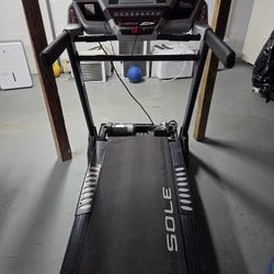 Sole F60 Treadmill 