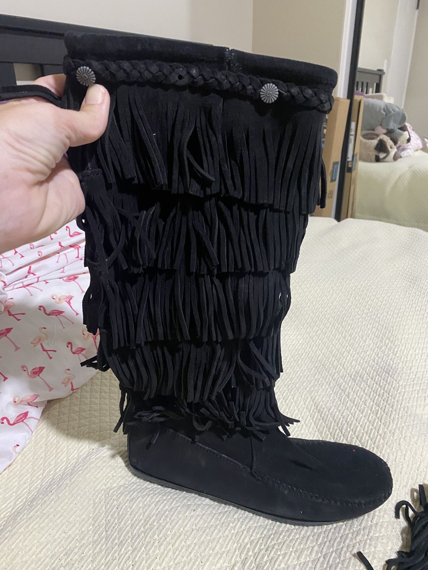 Minnetonka 5 Layer Fringe Boot