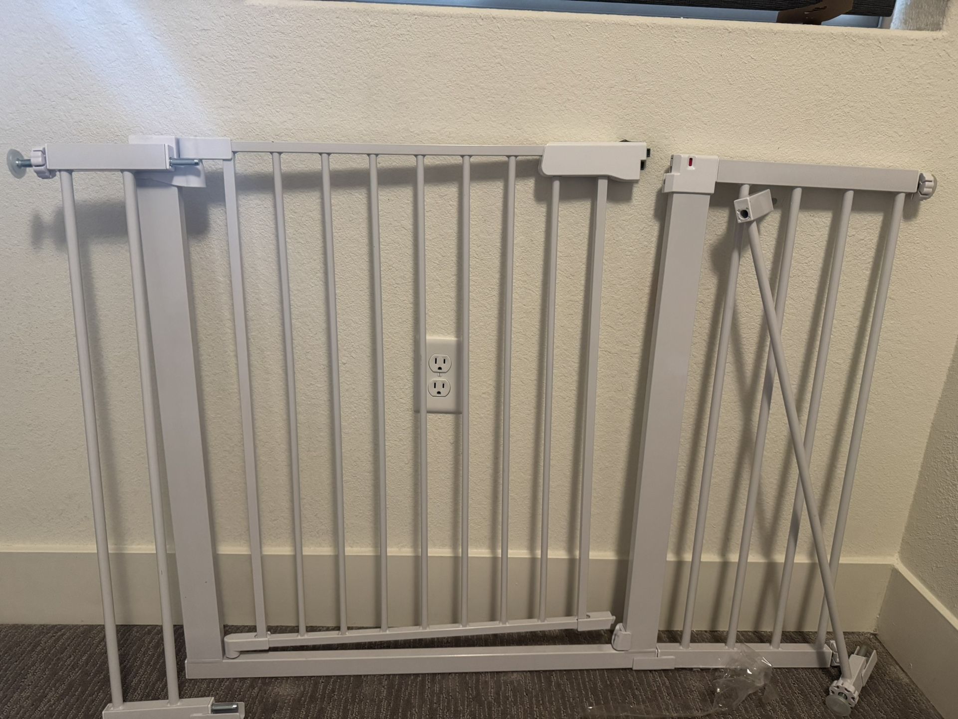 Baby Gate 30” Tall Expandable 