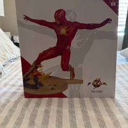 The Flash Statue 