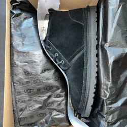 NEW UGG Mens Boots Size 10 - Neumel/Black