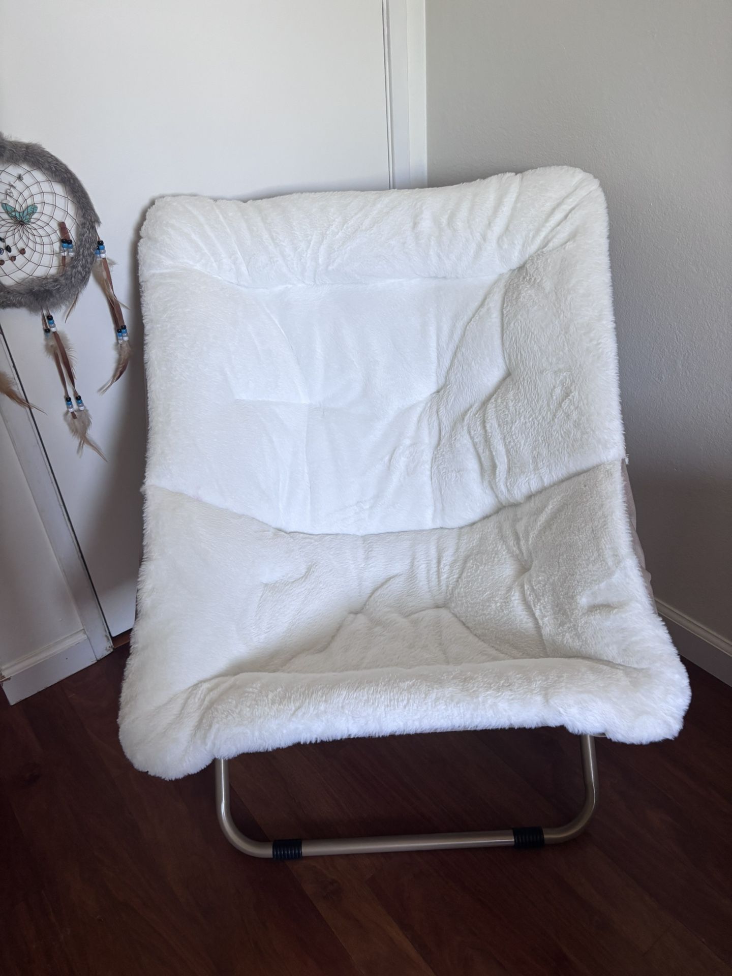 Comfy Saucer Chair: Folding Faux Fur Lounger