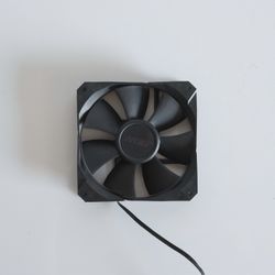 Asus ROG Strix Model 12 Fans
