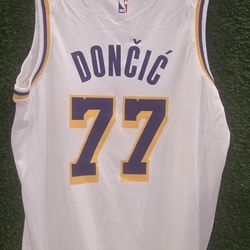 LA Lakers Doncic #77 White Large Basketball Jersey 