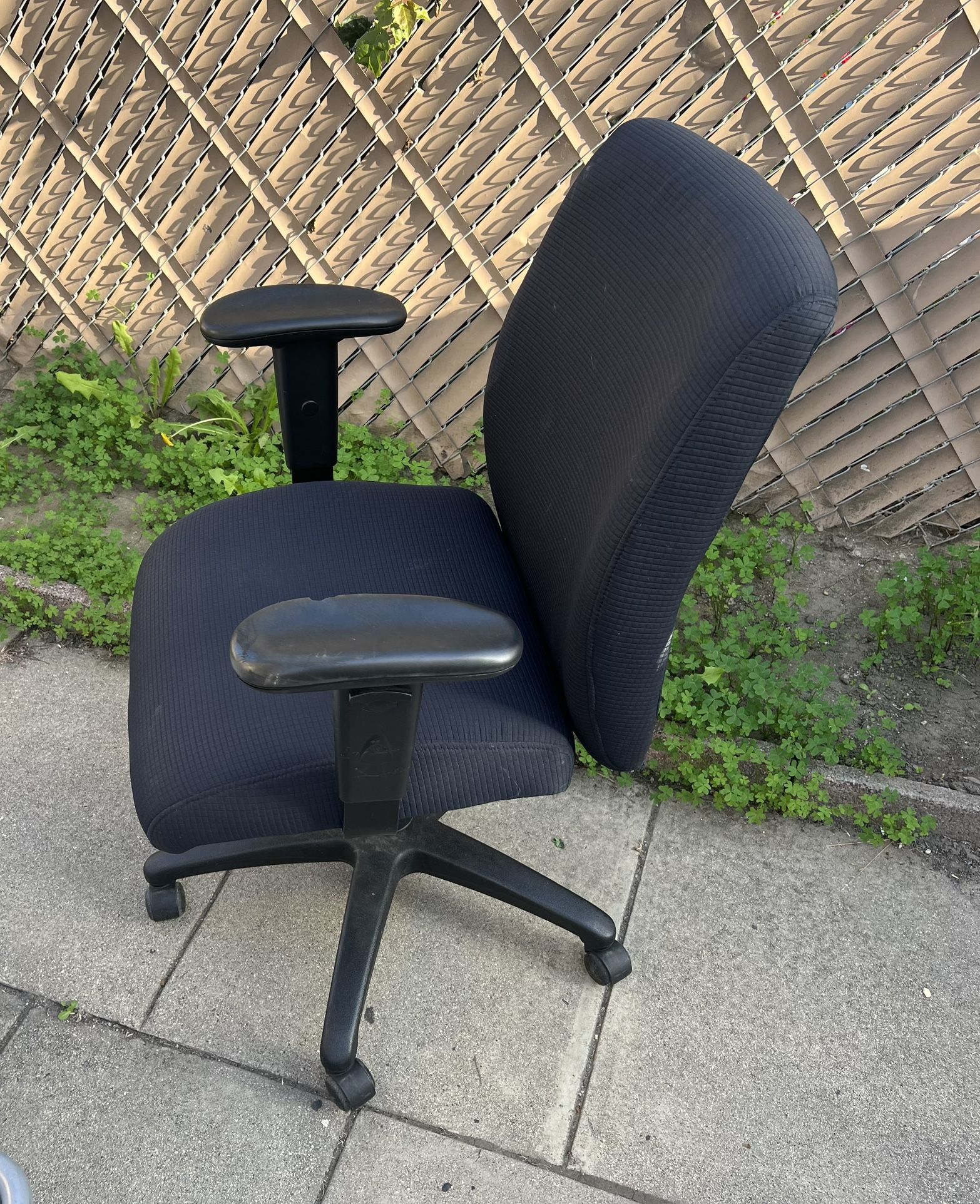 OFFICE CHAIR