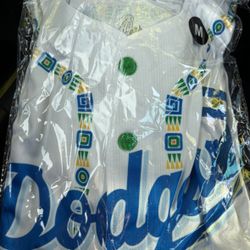 Los Angeles Dodgers XL Salvadoran Heritage Night Jersey SGA 8/26/25 M