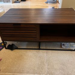 Coffee Table 20x40x19. Four Storage Compartments 
