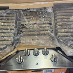 36” GE Natural Gas Cooktop 