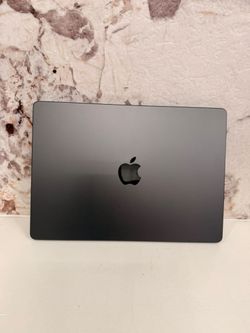 MacBook Pro M5 1tb 16 Ram 14 Inch