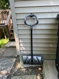 Snow shovel