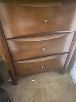 Nice Desk Or Use As A Vanity 