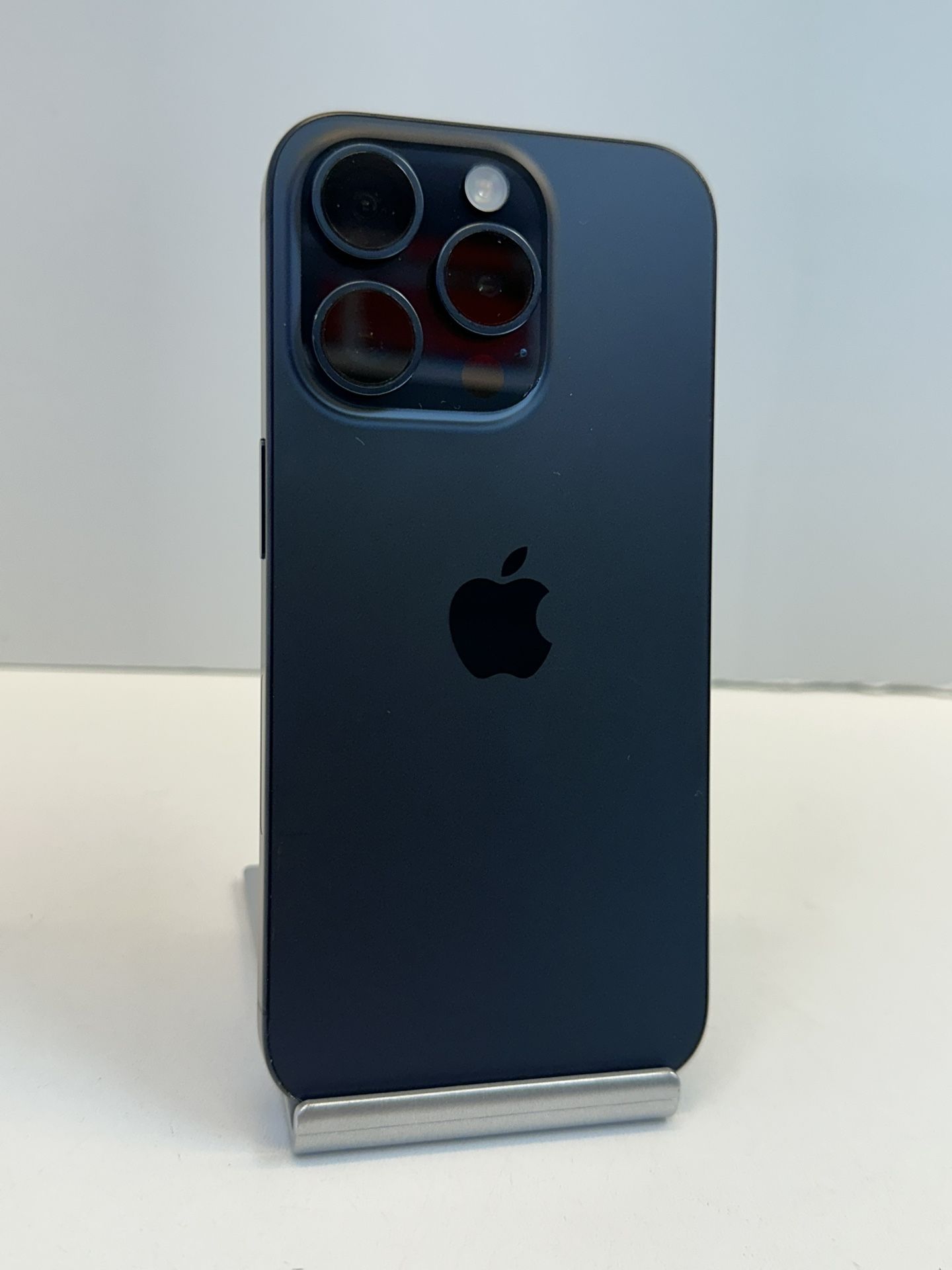 Apple iPhone 15 PRO 256gb. ( Fully Unlocked )