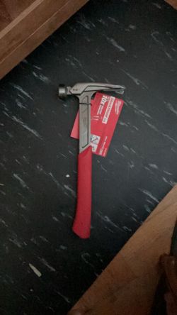 Milwaukee 22oz Milled Face Framing Hammer featuring a red SHOCKSHIELD