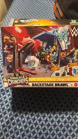 WWE Knuckle Crunchers Backstage Brawl  Ring Jey Uso figure  and accessories included