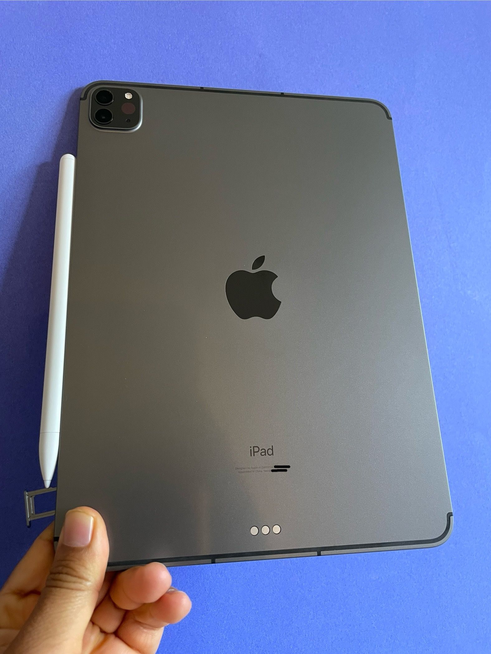 128GB Apple IPad Pro 11” 3rd Generation (2021 model / M1 chip ) WiFi + Cellular (5G / Unlocked) with pen, keyboard & Accessories (256gb $679)