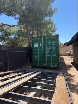 Storage shipping containers, local yard located In Hesperia