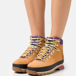 Timberland Waterproof Boots (Women's 8.5)