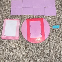 LOL Doll Fashion Plates. Missing 6 of the plates. Does not come with crayons. I do still have 9 sheets of the paper but 1 is ripped & most of them hav
