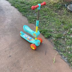 Cocomelon 3 Wheel Light-Up Scooter with Folding Seat for Toddlers, Ages 3+