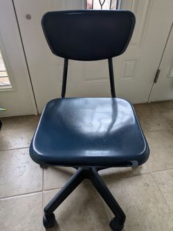 Free rolling desk chair