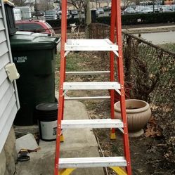 8 Ft Podium Ladder