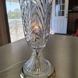  BEAUTIFUL VINTAGE 24%LEAD CRYSTAL CLEAR GLASS TABLE LAMP WORKS PERFECT 