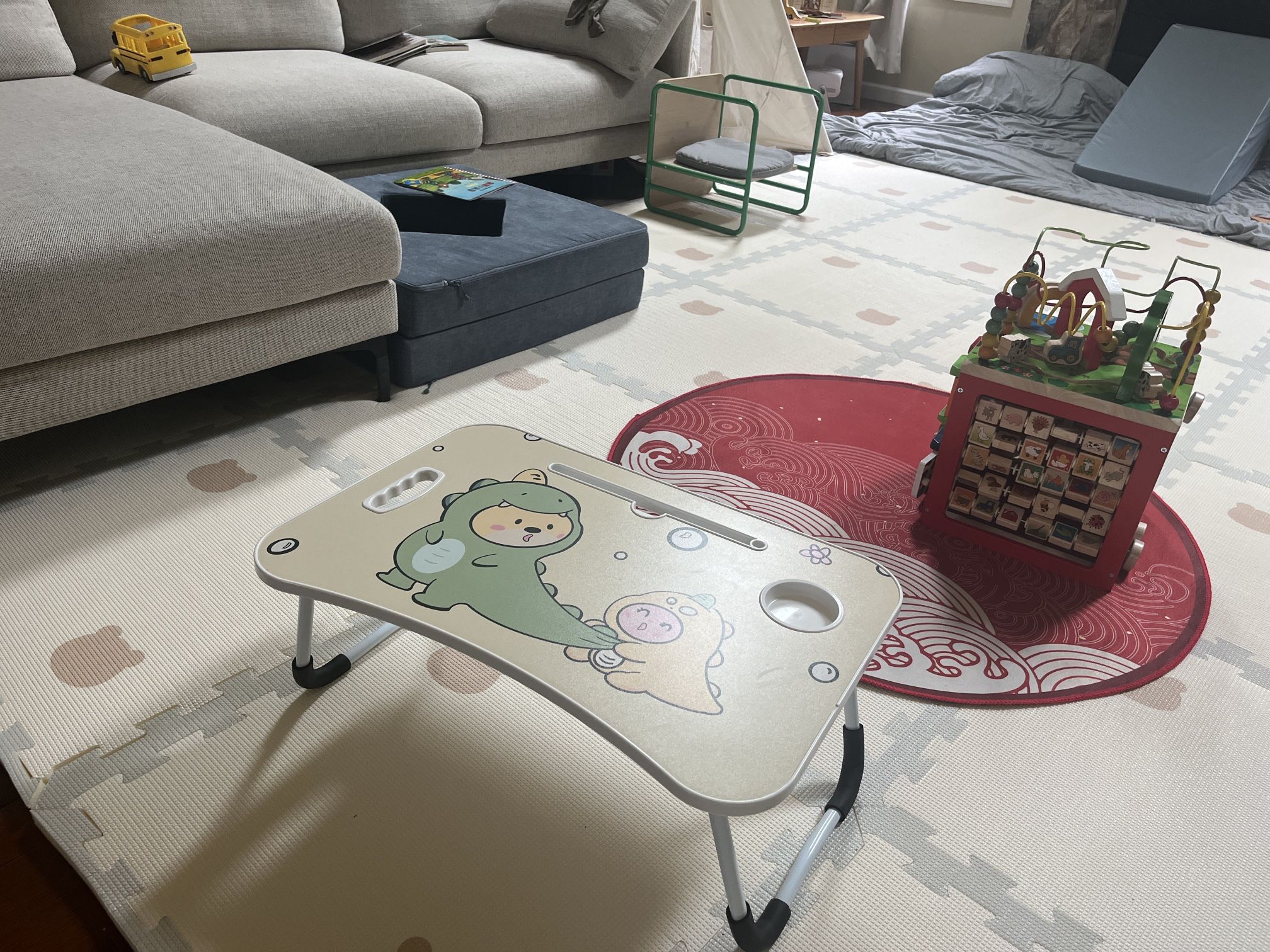 Kids folding lap desk/floor desk dinosaurs