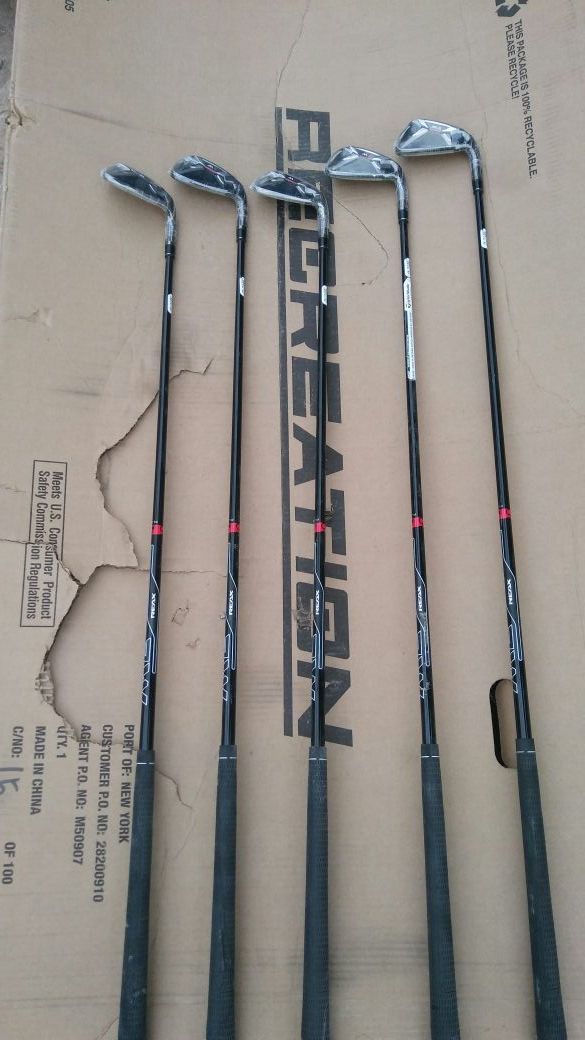 Taylormade m2 golf clubs..180$