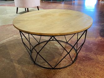 Minimal Round Metal Base Conversation Table