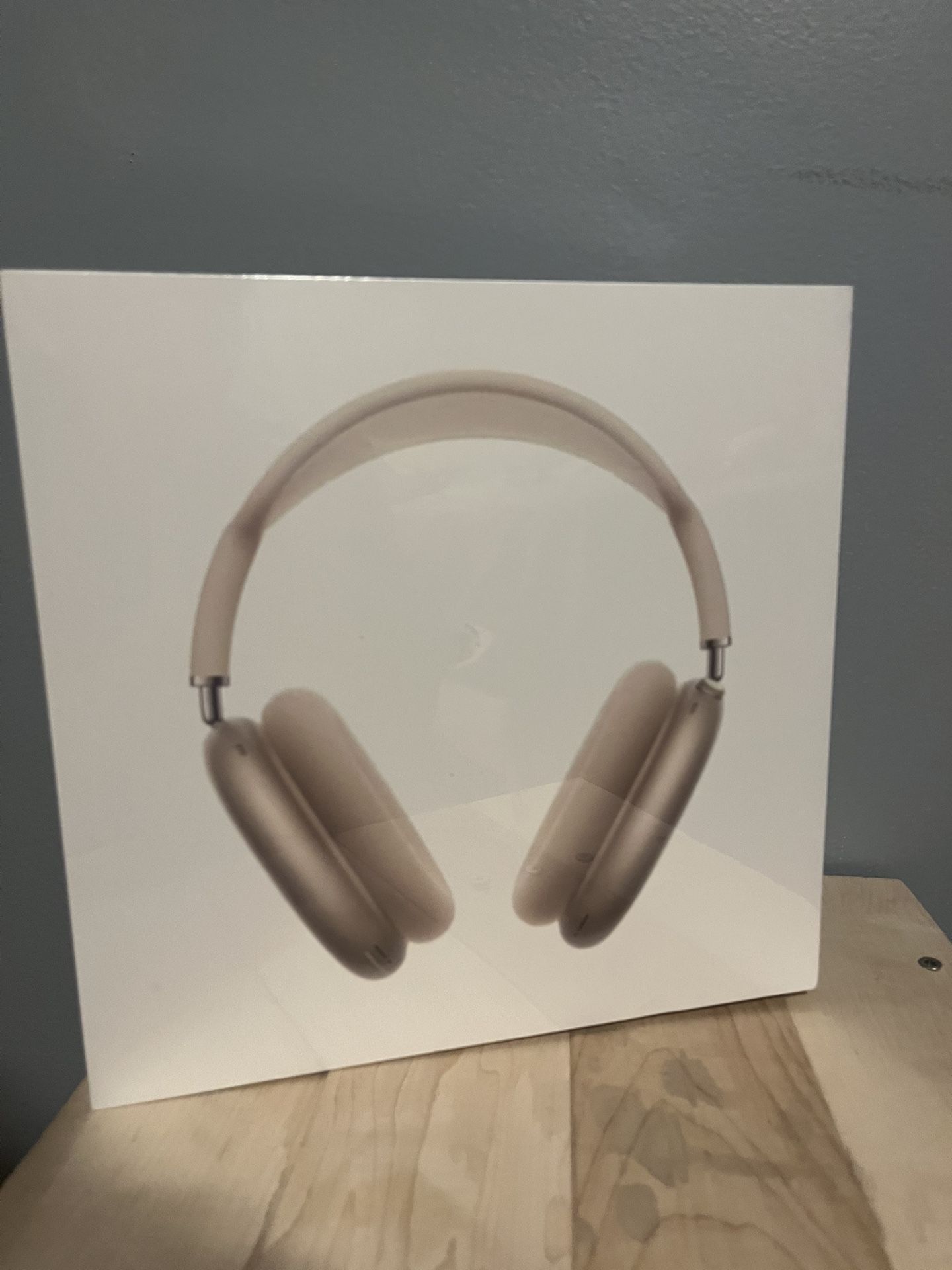 AIRPODS MAX *HEADPHONES AUTHENTIC* STARLIGHT (SEND BEST OFFERS)