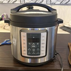 Insignia Pressure Cooker, 6 Quarts