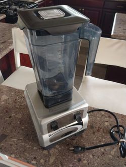 OMEGA COMMERCIAL BLENDER IN EXCELLENT STRONG CONDITION LUSED ONLY FEW TIMES