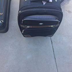 Chaps 23" Wheeled Rolling Expandable Suitcase Travel Luggage Upright Black GUC