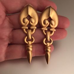 “Profiles” Signed Etruscan Revival Matte Gold Plated Dangle Earrings Pierced 