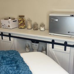 Earthlite UV Towel Cabinet