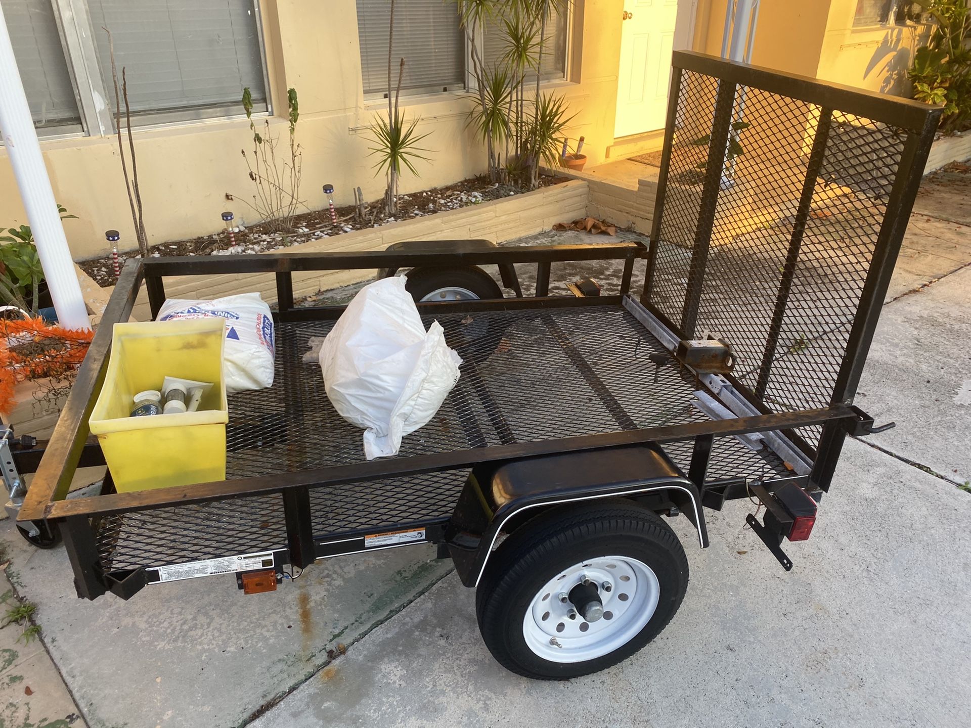 4x6 Utility Mesh Trailer- Barely Used