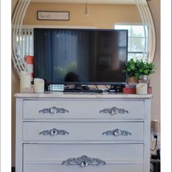 🌹BEAUTIFUL WHITE COLOR VANITY WITH MIRROR🌹