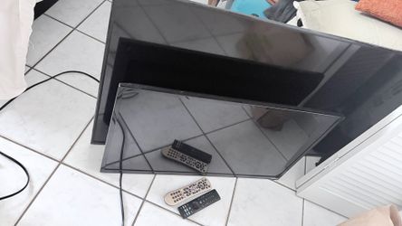 Vizio 32” TV with Roku – Ready to Stream – Includes Universal Remote – $75 OBO