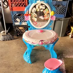 USED UNDER  THA SEA  PLAY SET FOR  LITTLE GIRL 