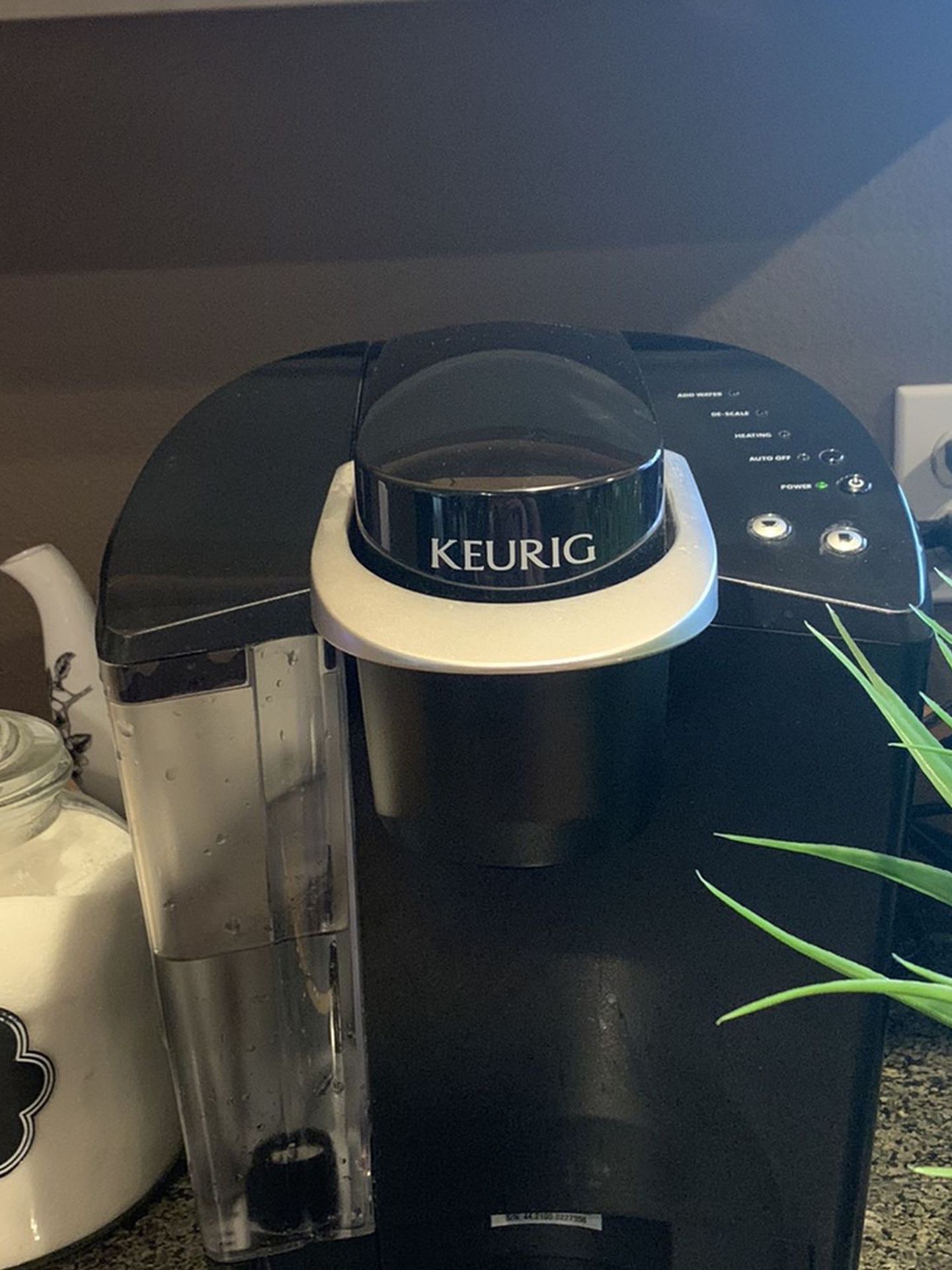 KEURIG COFFEE MAKER- CLASSIC