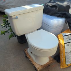 FREE Small toilet. Great for kids, bathroom or short people 🙂