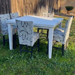 Nice Solid Wood Leaf Table With 6 Chairs 