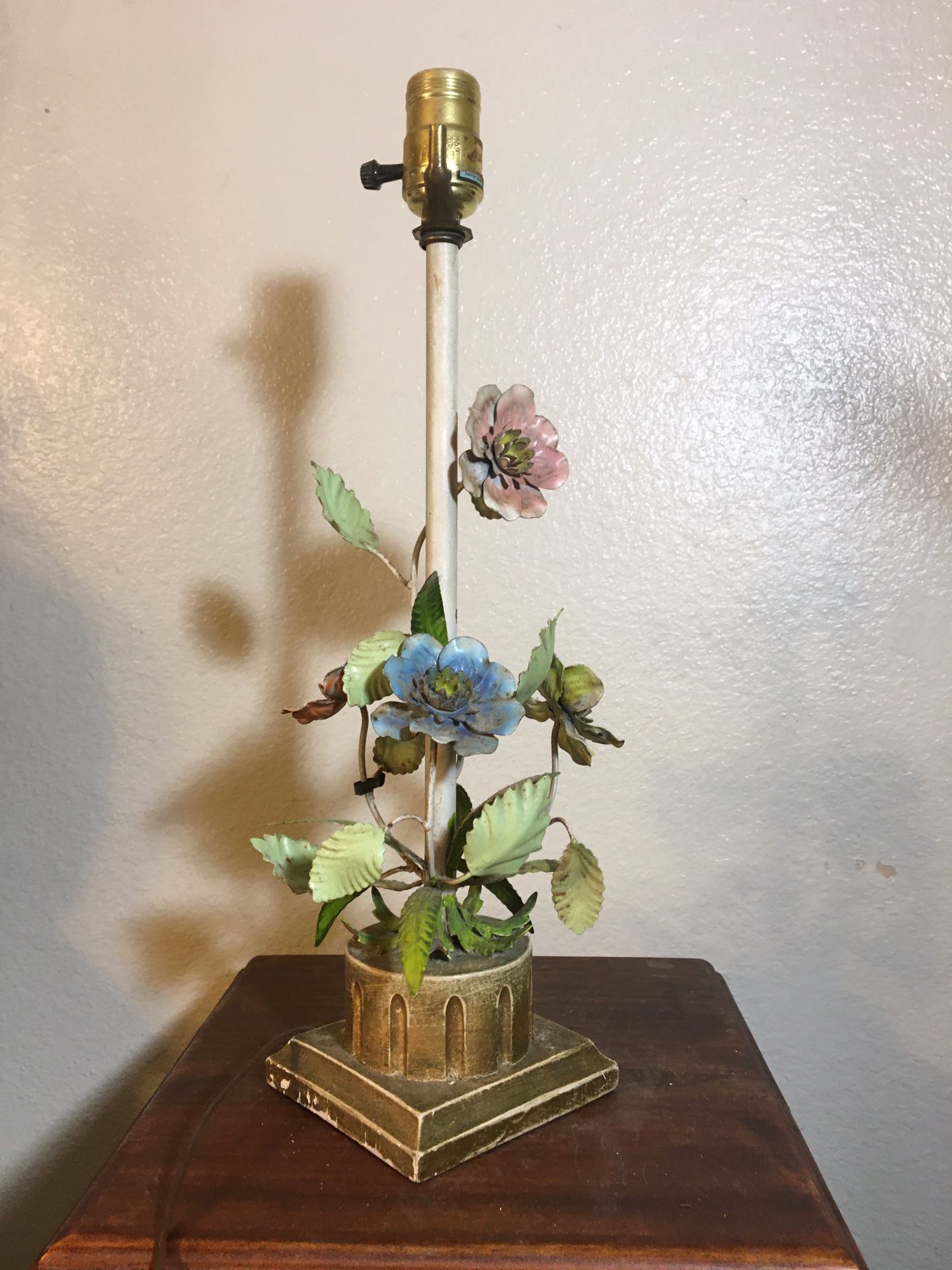 Vintage Italian lamp base - metal floral sculpture, gold-tone base.