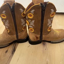 Little girl, cowboy boots size 8