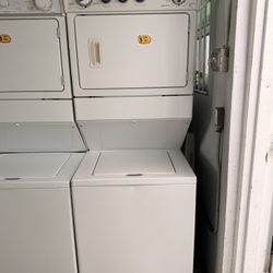 WHIRLPOOL WASHER AND DRYER STACKABLE 