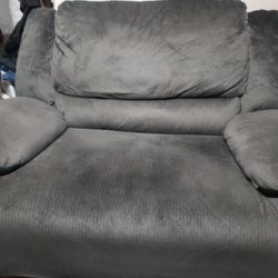Selling  A Recliner  Big Boy  Call Emilio @(contact info removed)
