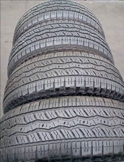 265-60R20 Falken tires usadas en perfecta condición set of 4
