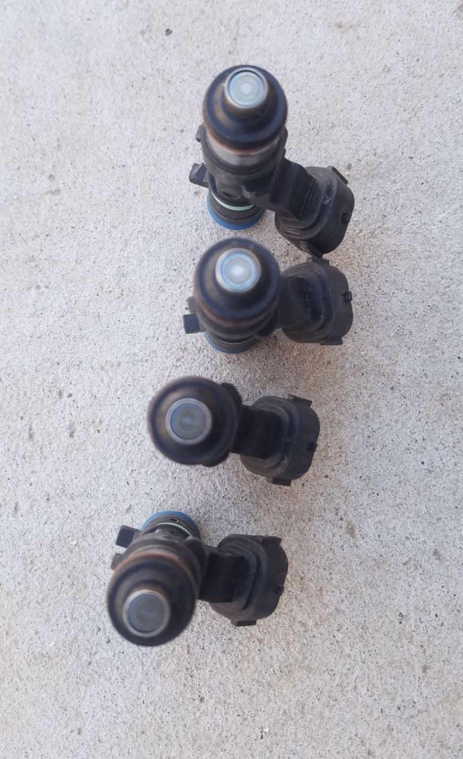 Nissan Fuel Injectors & Throttle Body